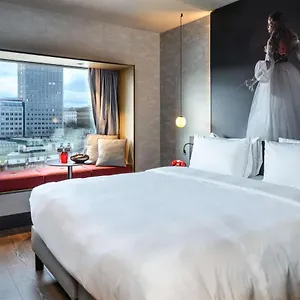 4* Ξενοδοχείο Radisson Red Hotel,
