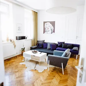 Apartment Huge Central Designer Loft With Tyrolean Touch , 160m2