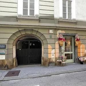 https://apartment-zum-dom.graz-austria-hotels.com