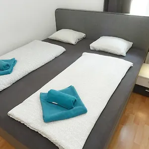 In Near Schoenbrunn & Westbahnhof - Keyless Check-in Vienne