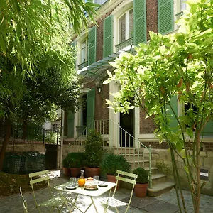 Maison Lepic Montmartre Париж